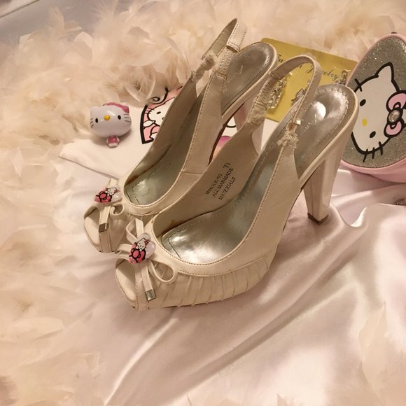 ADORABLE pin up style vintage y2k heels with hello kitty puff hearts! - Picture 5 of 12